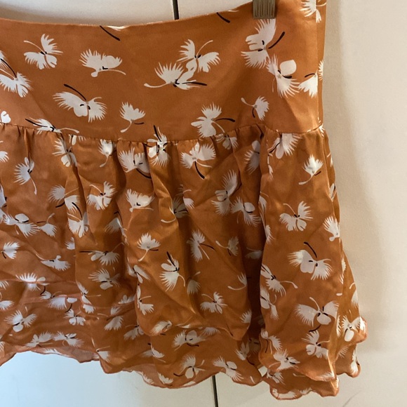 Club Monaco silk skirt - Picture 2 of 9